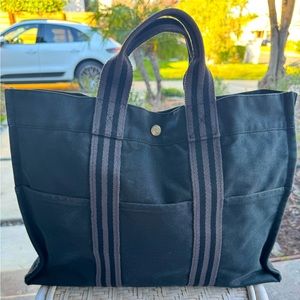 💯 % Authentic Hermes tote black.